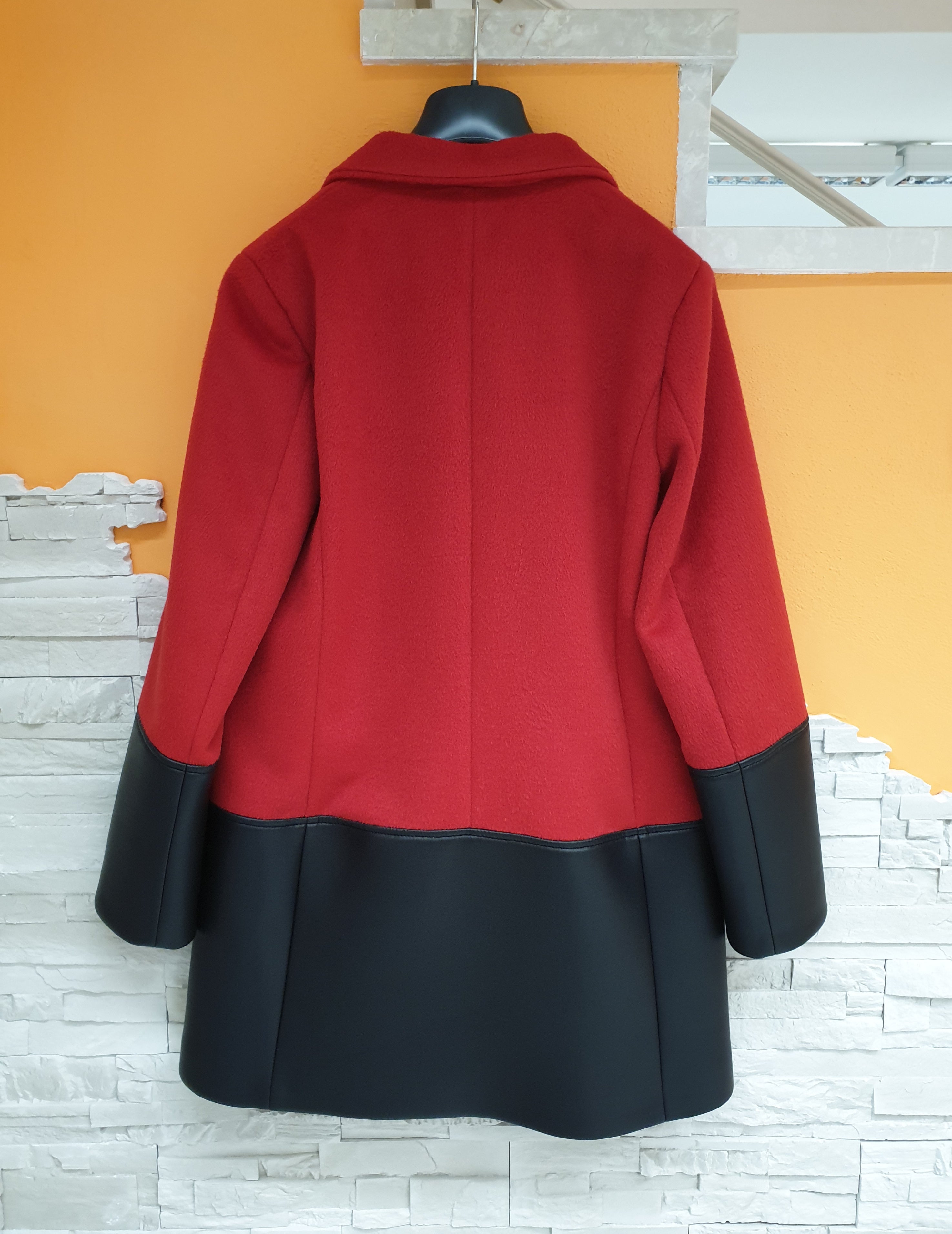 Cappotto rosso inserti ecopelle